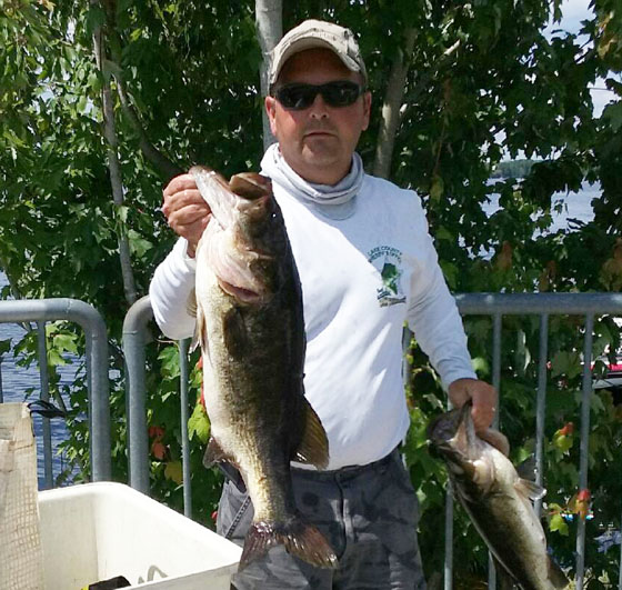 Mike Groversteen with big bass 6.58lbs